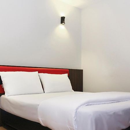 Oyo 90027 Happy Hotel Johor Bahru Esterno foto