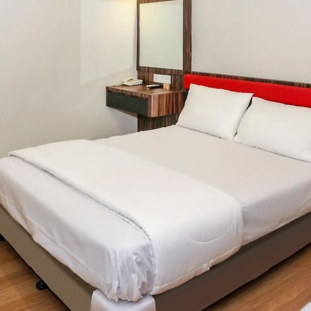 Oyo 90027 Happy Hotel Johor Bahru Esterno foto