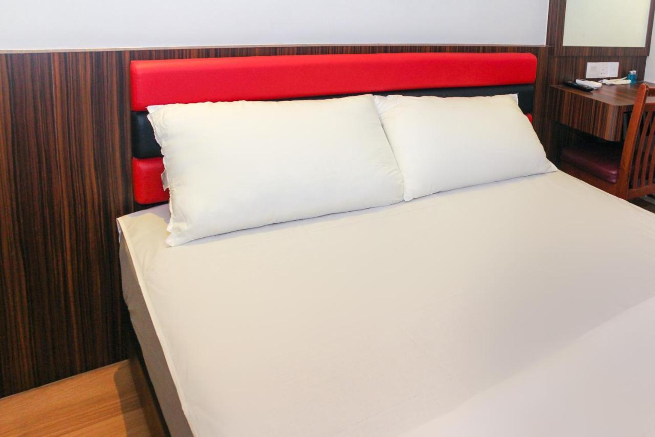 Oyo 90027 Happy Hotel Johor Bahru Esterno foto