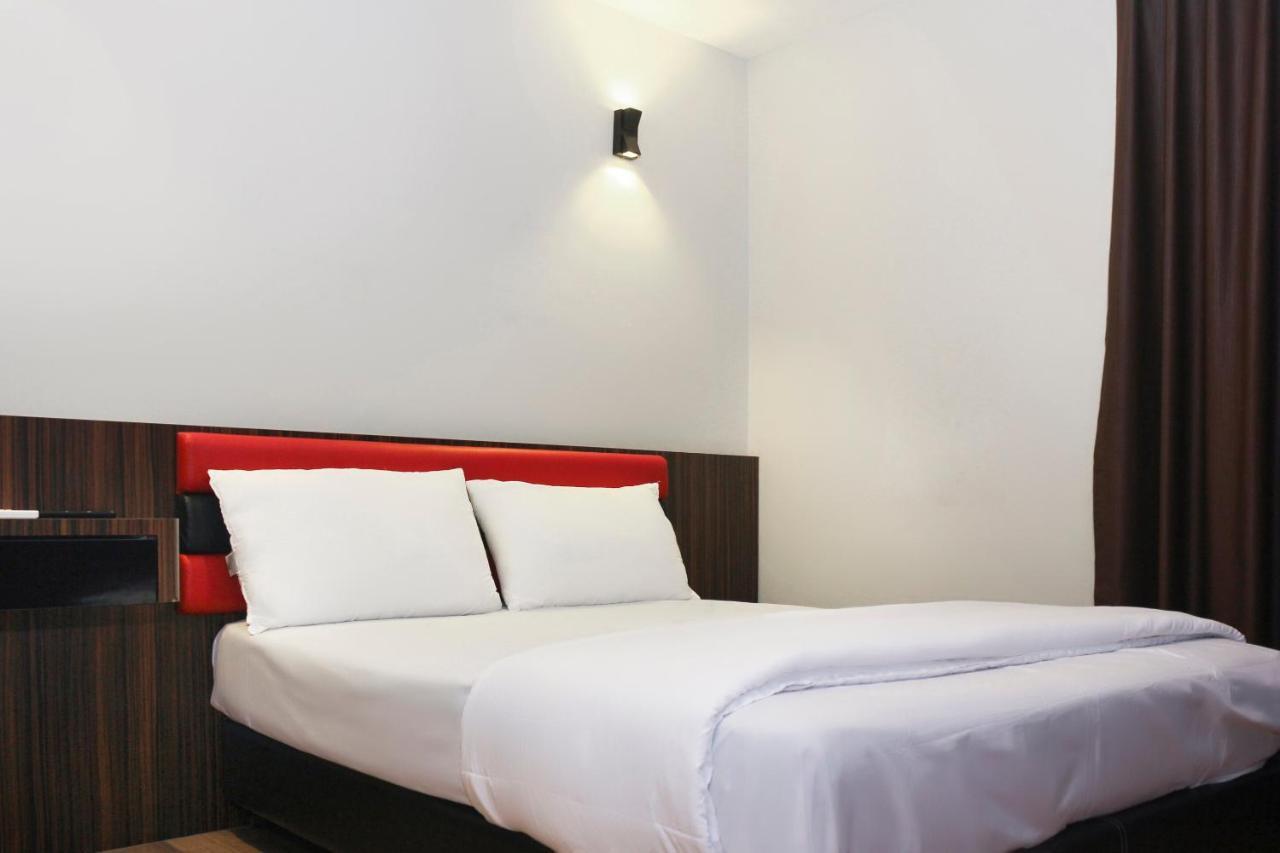 Oyo 90027 Happy Hotel Johor Bahru Esterno foto