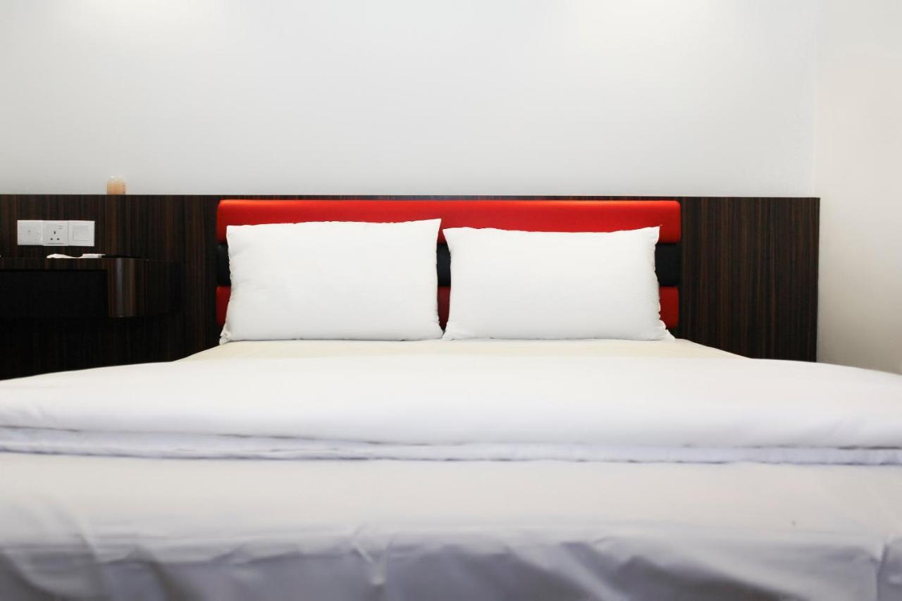 Oyo 90027 Happy Hotel Johor Bahru Esterno foto