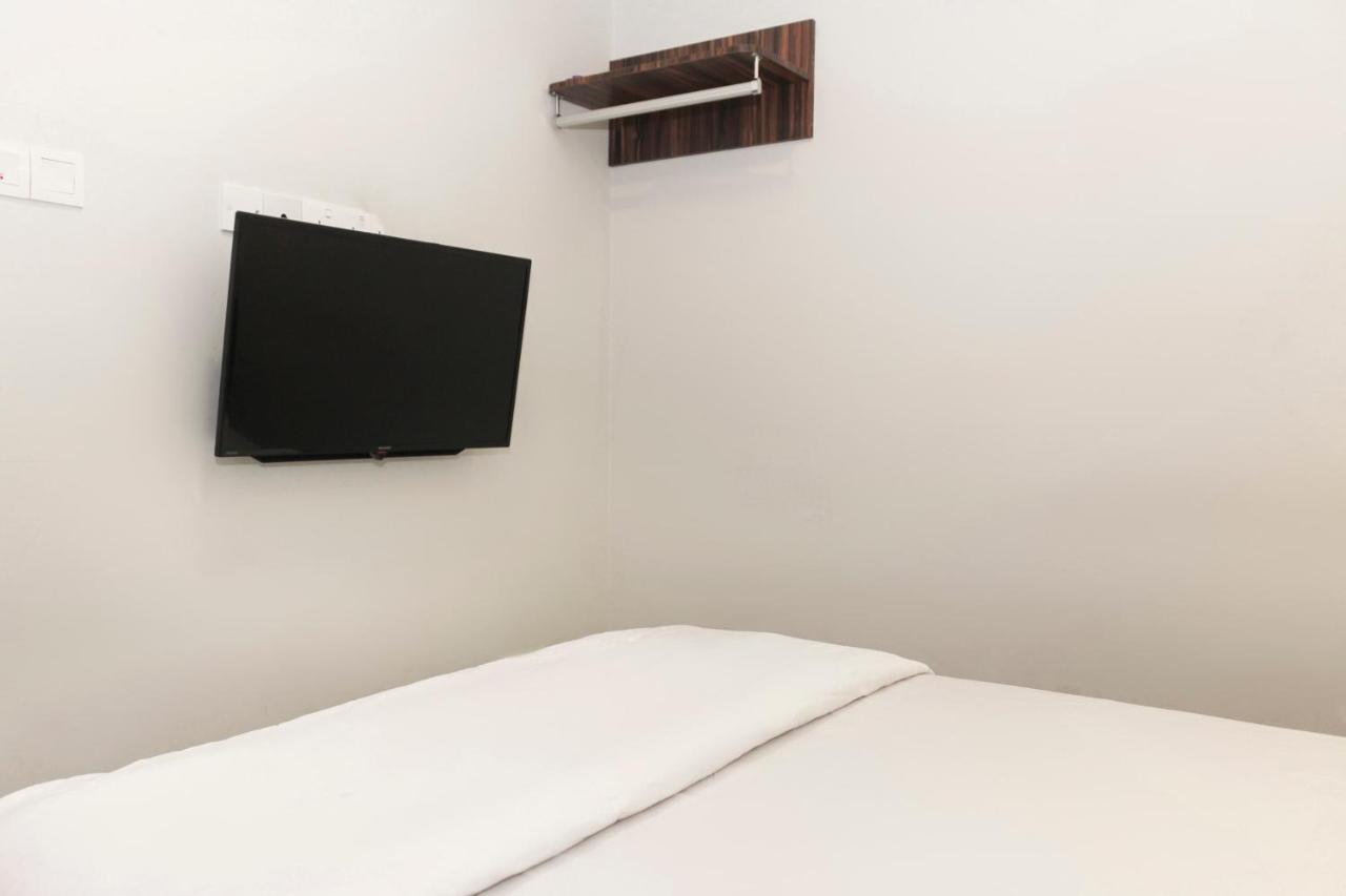 Oyo 90027 Happy Hotel Johor Bahru Esterno foto