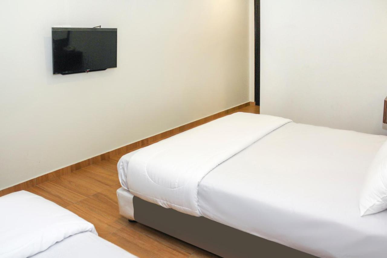 Oyo 90027 Happy Hotel Johor Bahru Esterno foto