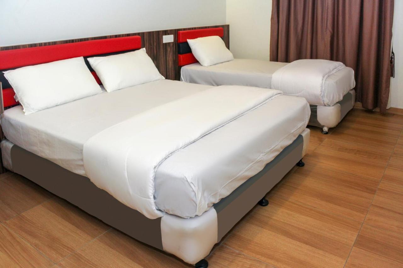 Oyo 90027 Happy Hotel Johor Bahru Esterno foto