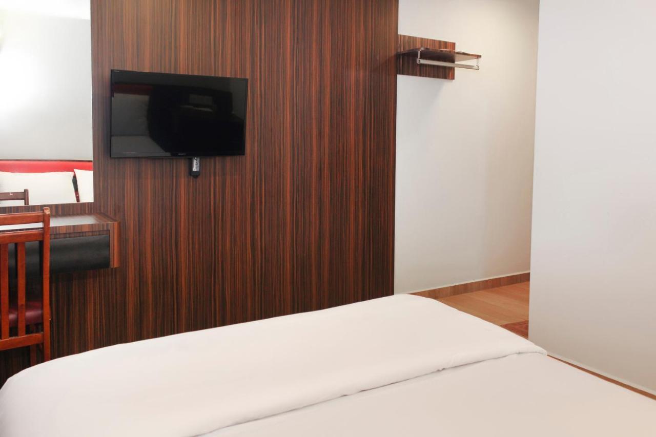 Oyo 90027 Happy Hotel Johor Bahru Esterno foto