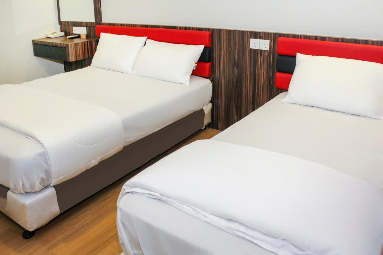 Oyo 90027 Happy Hotel Johor Bahru Esterno foto