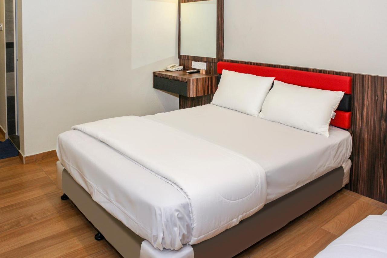 Oyo 90027 Happy Hotel Johor Bahru Esterno foto