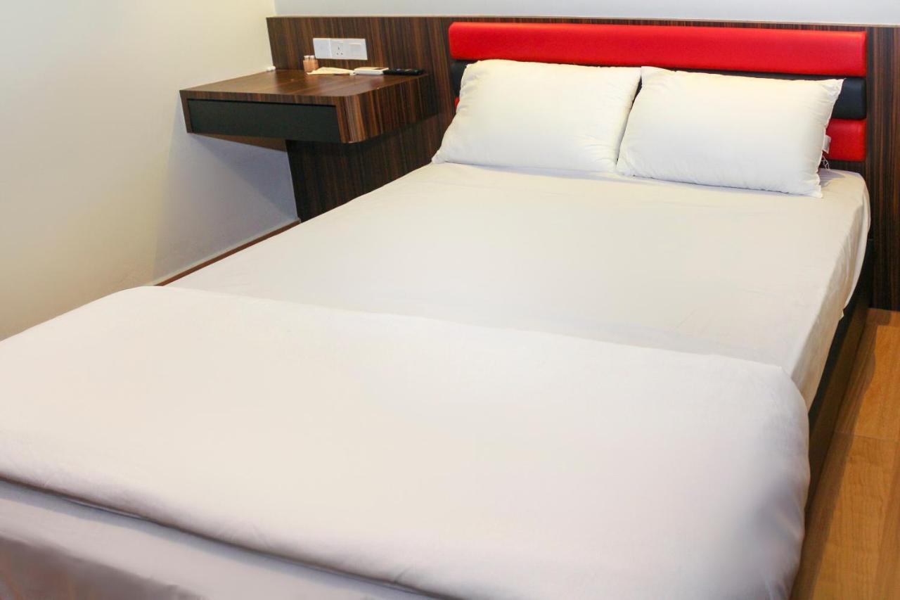 Oyo 90027 Happy Hotel Johor Bahru Esterno foto
