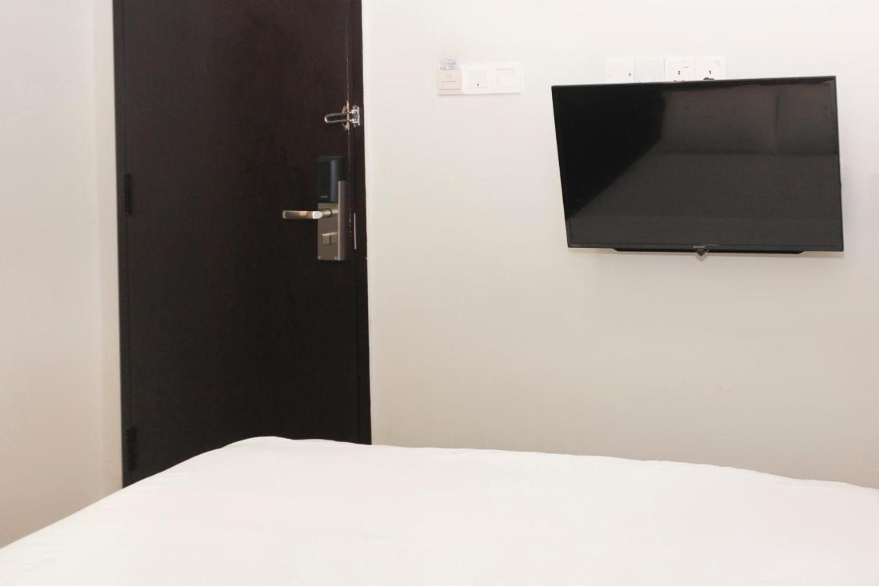 Oyo 90027 Happy Hotel Johor Bahru Esterno foto